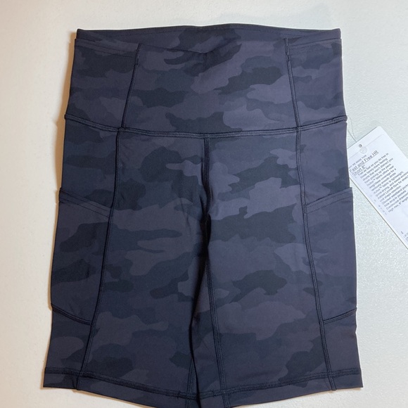 Lululemon Fast and Free Short 8” Black Camo 4 - Picture 2 of 6